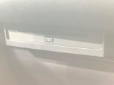【CD/DVDデッキ】オプションのCD/DVDデッキを搭載。ディスプレイオーディオでエンタメをお楽しみいただけます。