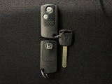 【スマートキー】持っているだけでエンジン始動や、ドアロックの開閉まで出来ちゃう賢く便利なスマートキーを装備!イモビライザーでセキュリティー対策もOK!