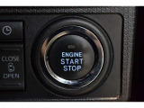 ワンプッシュで楽々エンジンスタート!キーを取り出さず、ドアノブに触れるだけでドアを施錠&解錠も可能です。