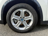 【BMWアロイホイル】軽量かつ強度に拘ったアロイホイル。走行性能ポテンシャルを引き出す設計。車の足元を引き締めてくれる大きなポイントはアロイホイルです。