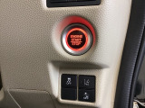 Hondaセンシング用の、VSA(ABS+TCS+横滑り抑制)解除と路外逸脱抑制機能のオンオフスイッチなどはハンドルの右側に装備しています。