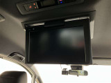 後部座席の方にも嬉しい装備♪TVやDVD鑑賞しながらドライブをお楽しみ頂けます♪