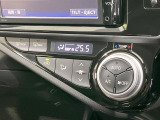 【オートエアコン】一度お好みの温度に設定すれば、車内の温度を検知し風量や温度を自動で調整。暑い&hellip;寒い&hellip;と何度もスイッチ操作をする必要はありません。快適な車内空間には必須の機能ですね♪