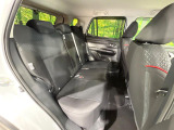 後部座席も気になるようなキズ・汚れやへたり等、大きなダメージはなく、良好な状態です。
