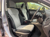 運転席シート廻りは使用感も少なく、良好な状態となっています。前オーナー様が丁寧に使っていたことがよくわかりますね。