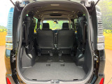 後席を格納すると、これだけの広さが!シーンに合わせたシートアレンジで、大きな荷物も積むことが出来ます♪