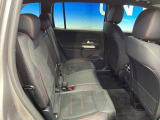 ●後部座席も気になるようなキズ・汚れやへたり等、大きなダメージはなく、良好な状態です。