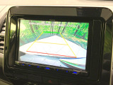 【バックカメラ】駐車時に後方がリアルタイム映像で確認できます。大型商業施設や立体駐車場での駐車時や、夜間のバック時に大活躍!運転スキルに関わらず、今や必須となった装備のひとつです!