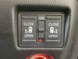 【両側パワースライドドア】両側がパワースライドドアになっており、運転席のスイッチやスマートキーでも開閉が可能です!開口部も広いので乗り降りも楽々♪