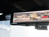 インテリジェントルームミラーです。クリアな後方視界で安全運転をサポートします。