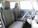 さまざまな体格の方が快適に運転できるよう配慮したシートと、操作性を考慮したステアリングホイール、ペダル、シフトレバーは、楽な運転姿勢と適切な操作性の確保により疲労を低減します☆