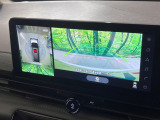 【アラウンドビューモニター】専用のカメラにより、上から見下ろしたような視点で360度クルマの周囲を確認することができます☆死角部分も確認しやすく、狭い場所での切り返しや駐車もスムーズに行えます。