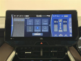 【12.3インチナビ】ナビゲーションや多彩なオーディオ機能を搭載した12.3インチのワイドディスプレイ。Apple CarPlayやAndroidAutoにも対応します。