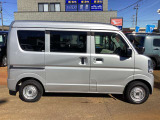 ご成約のおクルマ全て、エンジンオイルを交換してご納車させていただきます!また、点検時に消耗品の状態確認も行い必要に応じて新品交換させていただきます!