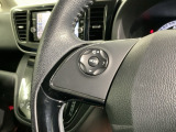 ステアリングにオーディオ操作スイッチが付いています。オーディオ画面に直接タッチしなくても操作が出来ますので、運転に集中できます。
