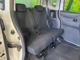 後部座席も気になるようなキズ・汚れやへたり等、大きなダメージはなく、良好な状態です。