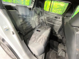 後部座席も気になるようなキズ・汚れやへたり等、大きなダメージはなく、良好な状態です。