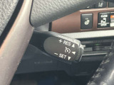 車速を一定に保つクルーズコントロール機能を搭載。高速道路などで長距離をドライブされる際などに、とても便利な機能です。