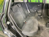 後部座席も気になるようなキズ・汚れやへたり等、大きなダメージはなく、良好な状態です。