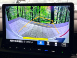 【バックカメラ】駐車時に後方がリアルタイム映像で確認できます。大型商業施設や立体駐車場での駐車時や、夜間のバック時に大活躍!運転スキルに関わらず、今や必須となった装備のひとつです!