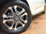【純正アルミホイール】外観にマッチした純正アルミホイールを装着しております。各種社外アルミホイールや、スタッドレスタイヤも取扱いしております。是非ご相談ください♪