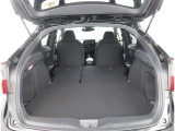 【シートアレンジ】リヤシートを倒すと大きなお荷物も積載可能です。