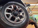 【純正15インチアルミホイール】外観にマッチした純正アルミホイールを装着しております。各種社外アルミホイールや、スタッドレスタイヤも取扱いしております。是非ご相談ください♪