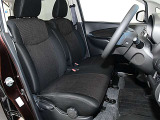 運転席まわりです。実際に座ってみて乗り心地を体感してみて下さい。