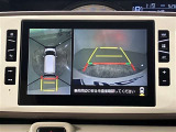 パノラミックビューモニター付きです。車両を上から見たような映像をディスプレイオーディオ画面に表示。運転席からの目視だけでは見にくい、車両周辺の状況をリアルタイムでしっかり確認できます。