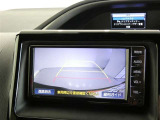 【バックカメラ】バックカメラ装着車です。バックする時に、後方の様子をナビ画面に表示します!慣れない駐車場での駐車や、せまい場所での車庫入れの時も、安全確認OK!思いがけずコツン!なんて事も防げますヨ