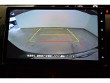 バックモニター付き。 車両後方の映像がナビ画面に表示されるので、車庫入れが苦手な人も安心です。ただし、目視確認もお忘れなくお願いいたします。