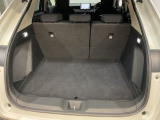 5名乗車時でもたくさんの荷物を積める広々とした荷室で、買い物でもレジャーでも心置きなく楽しめます。