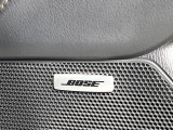 【BOSEサウンドシステム】メーカーオプションの高品位サウンドシステムを搭載。専用のチューニングが施された大小様々なスピーカーから良質なサウンドが奏でられ、臨場感あふれる音響空間を演出します。