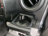カップホルダーもちょうど良い位置にあります。