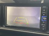 【バックモニター】後ろのカメラの映像をモニターに映し出すことができます!後方の見えない死角や、障害物との距離感をしっかり確認することができます!駐車が苦手な方におすすめです。