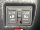 【両側パワースライドドア】スマートキーや運転席のスイッチで後席両側スライドドアの開閉が可能♪電動だから力を入れてドアを開ける必要が無く、小さなお子様でも簡単に開け閉めでき快適です♪