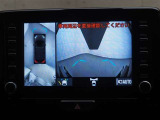 車の状態をモニターで上から俯瞰で確認できます。パノラミックビューモニター装備♪フロントビュー