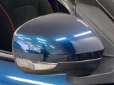 視認性の良いターンランプ付きドアミラー。 周りからどっちに曲がるか判りやすくなって安全性が向上しますね。