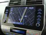メーカー装着のナビを装備しております。