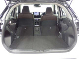 セカンドシートを倒すとさらに広々のラゲッジスペース