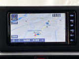 純正ナビを装備。タッチパネル式で使いやすく、お出かけもラクラクです。