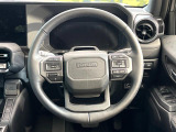 インテリアに合わせたデザインのステアリングは、運転される方のことも考え、運転しやすい形状、大きさです。是非一度、実際に触ってお確かめください。