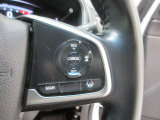 ハンドル右側にはクルーズコントロールのスイッチが装備され運転中の操作も安心して行えます!