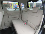 リアシートも座り心地は快適です。足も延ばせてリラックスできます。
