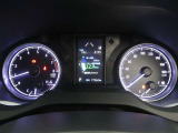 各操作スイッチは使いやすい位置に配置され、とっても見やすいメーターです。夜間時はラグジュアリーな気分にさせてくれる照明が魅力ですので、夜のドライブも楽しみになりますよ♪