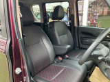 居心地の良い運転席なので長時間座っていられます♪リラックスできるデザインがいいですね♪