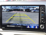 ★バックモニター搭載★ バック時目視しにくいクルマの周囲をカメラで映し出し、安全・安心駐車をサポート♪バックの苦手な方も後ろがハッキリ見えるので安心です☆