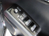 電動格納ミラーを搭載しています!オートモード設定でドアロックの解除と同時に折り畳まれているサイドミラーが展開し、ドアを施錠するとサイドミラーが格納します!快適なドライブをお楽しみください♪