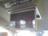 フリップダウンモニター付き!長時間のドライブも、退屈する事なく過ごせます!