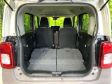 後席を格納すると、これだけの広さが!シーンに合わせたシートアレンジで、大きな荷物も積むことが出来ます♪